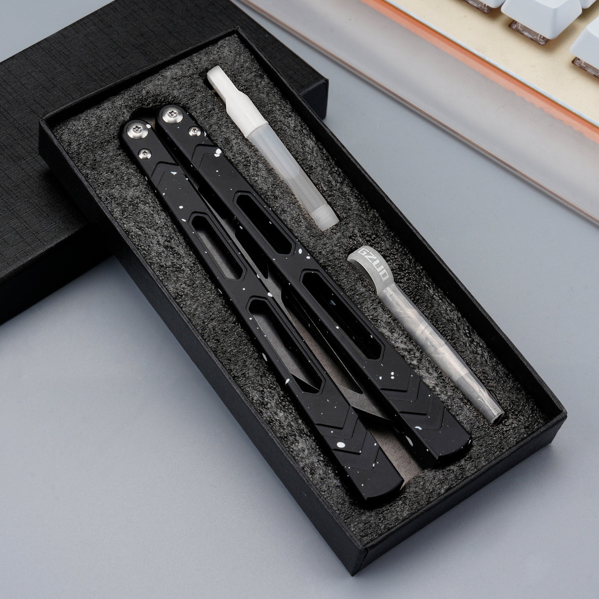 LG12 Black White - Aluminum Alloy Trainer